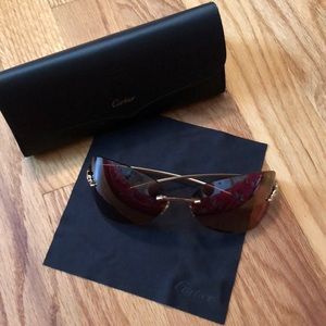 Sunglasses. Gold frame.